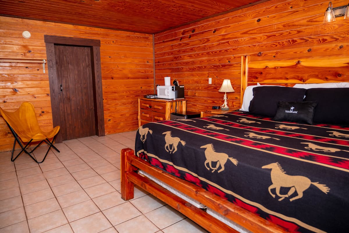 Classic Cabin, 1 King Bed, Non Smoking, Park View | 1 bedroom, premium bedding, memory-foam beds, free WiFi
