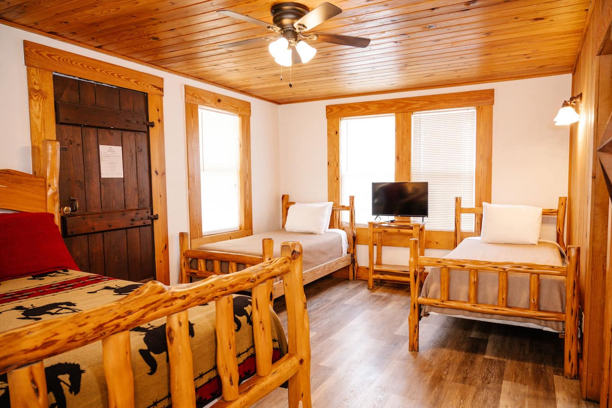 Deluxe Cabin, Non Smoking, Park View | 1 bedroom, premium bedding, memory-foam beds, free WiFi