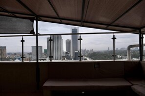 Apartment, 1 Queen Bed | Balcony