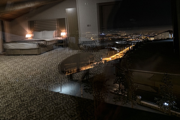 Suite | 1 dormitori, minibar, caixa forta a l'habitació i escriptori