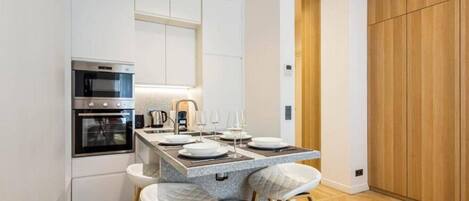 Fridge, microwave, oven, coffee/tea maker