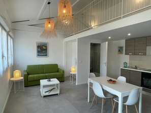 Living area - New studio, in the heart near the salt marshes , the golf and the beach. (Saint-Pierre-d'Oléron)