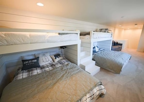 4 bedrooms, free WiFi, bed sheets - OutWest Wapiti Rim Cabin (Pine)