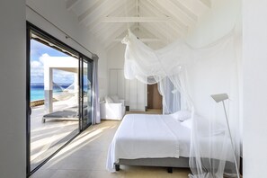 3 bedrooms, WiFi - Oceanfront Beach Villa 72 & Sunny (Kralendijk)