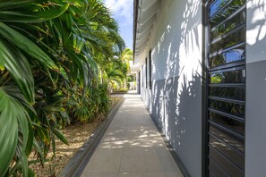 Exterior detail - Oceanfront Beach Villa 72 & Sunny (Kralendijk)