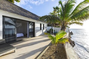 Terrace/patio - Oceanfront Beach Villa 72 & Sunny (Kralendijk)