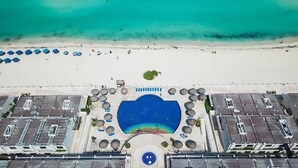 An aerial view of a resort with a central pool, beach, and multiple buildings. - Villa Marlin, Cancun Caribe, Ocean front (Cancún)