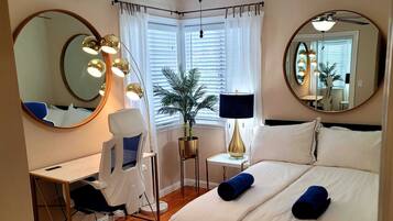 3 bedrooms, desk, iron/ironing board, travel crib