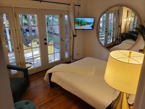 3 bedrooms, desk, iron/ironing board, travel crib