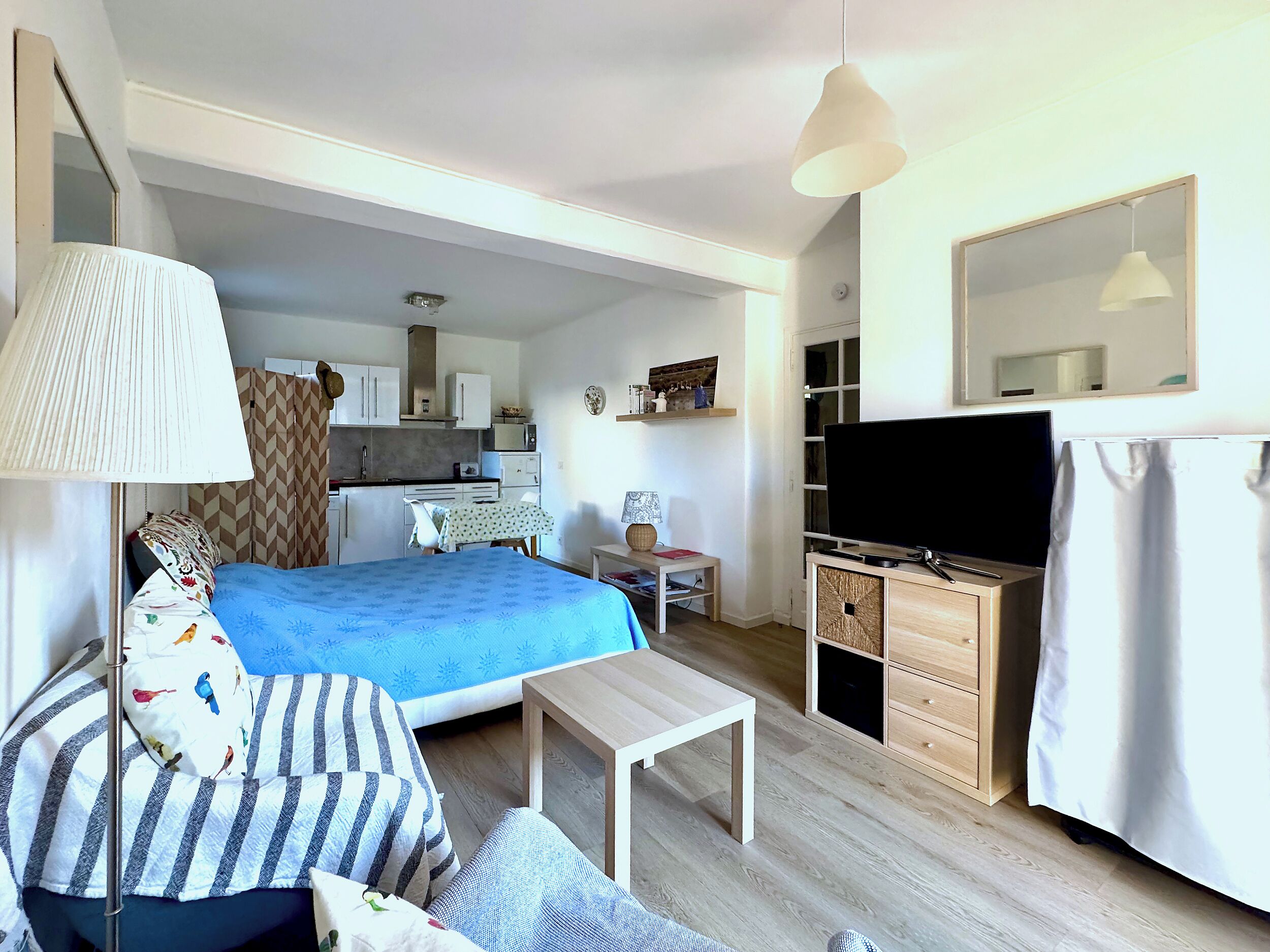 1 chambre, fer et planche à repasser, Wi-Fi gratuit, draps fournis