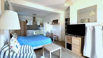 1 chambre, fer et planche à repasser, Wi-Fi gratuit, draps fournis