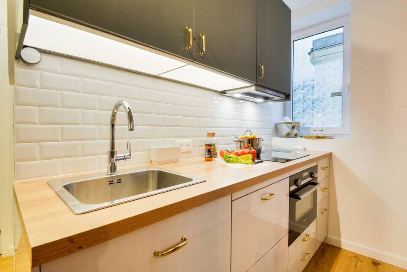 Réfrigérateur, micro-ondes, four, lave-vaisselle