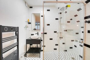 Bathtub, hair dryer