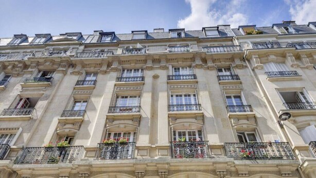 A multi-story building with balconies, large windows, and decorative architectural details. - Confort et élégant, proche du parc des expositions (Paris)