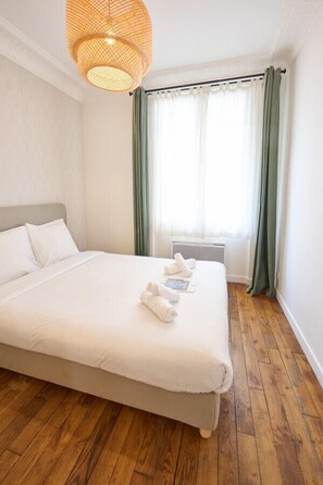 1 bedroom, desk, iron/ironing board, travel crib - Très luxueux 45m2, proche du parc des expositions (Paris)