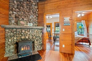 3 bedrooms, travel crib, free WiFi, bed sheets