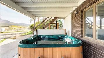 Bain à remous extérieur