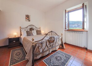 3 室のベッドルーム、アイロン / アイロン台、WiFi (無料)、ベッドシーツ