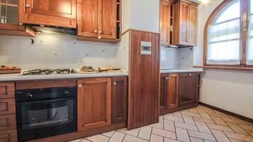 Réfrigérateur, four, plaque de cuisson, lave-vaisselle