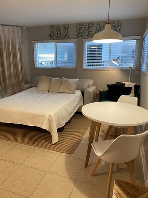 1 habitación, tabla de planchar con plancha, wifi gratis y ropa de cama 