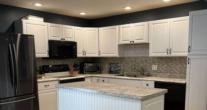 Great East Side Home - 5 mins from track and town