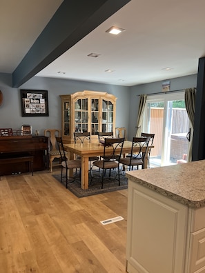 Dining - Great East Side Home - 5 mins from track and town (Saratoga Springs)