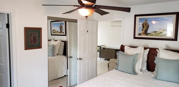 1 bedroom, iron/ironing board, free WiFi, bed sheets - No additional fees expect a small one for pets. Minutes from downtown Ocala. (Ocala)