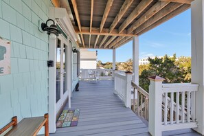 Terrace/patio - Amazing views, steps to the ocean - OKI gem (Oak Island)