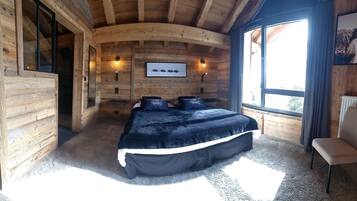 6 bedrooms, travel crib, free WiFi, bed sheets