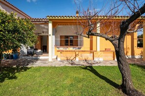 Terrace/patio - Apartment with garden near the center of San Teodoro (San Teodoro)