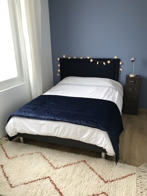 4 chambres, fer et planche à repasser