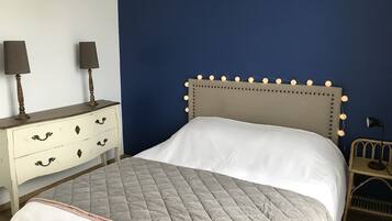 4 chambres, fer et planche Ă  repasser