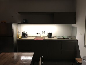 Réfrigérateur, four, plaque de cuisson, lave-vaisselle