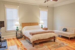 4 bedrooms, iron/ironing board, travel cot, free WiFi - Beautiful new home in conservation neighborhood with trails (Evans)