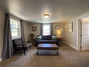 Smart TV - Dog Friendly with Private Fenced Yard, close to CSU and Old Town (Fort Collins)