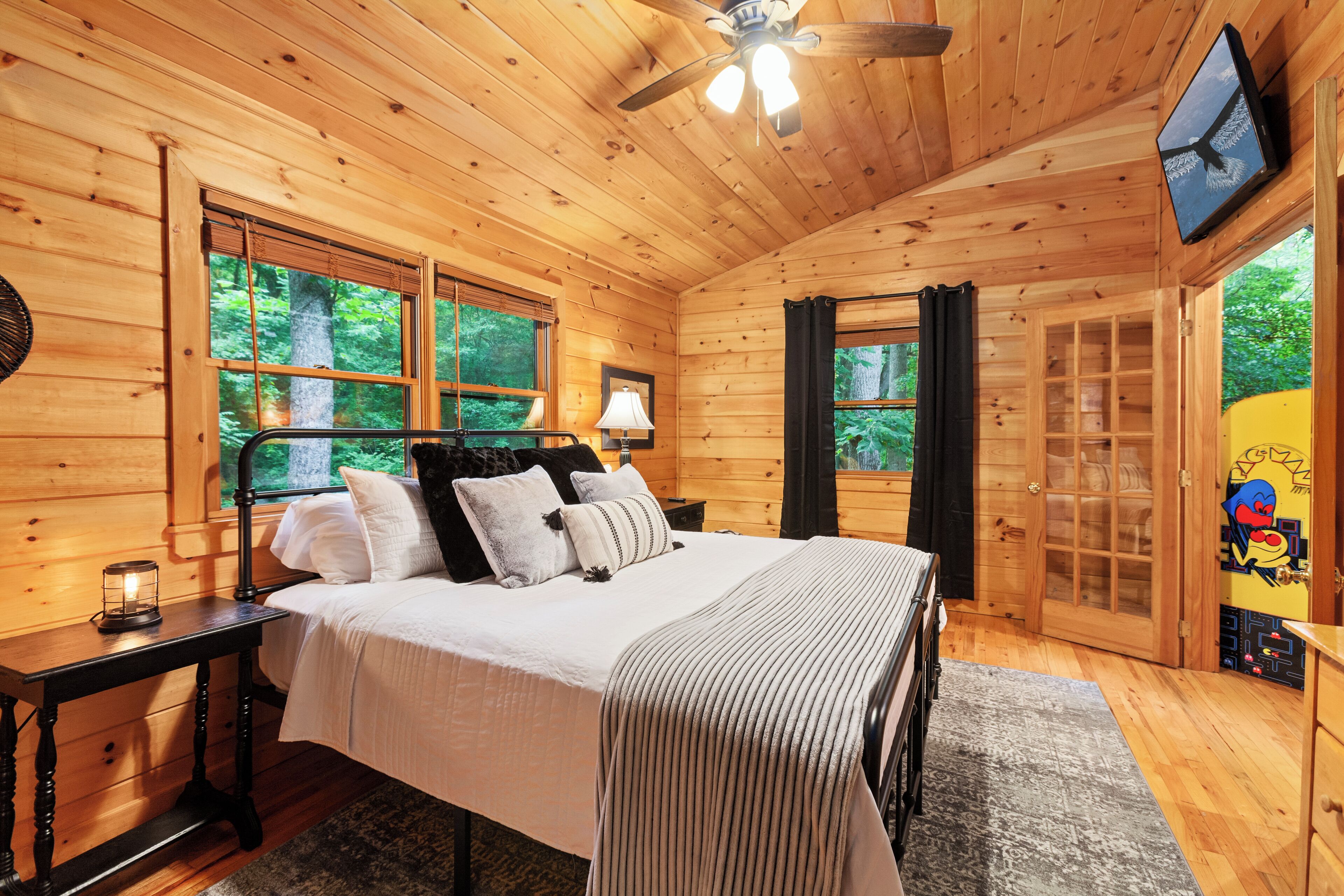 3 bedrooms, in-room safe, desk, iron/ironing board