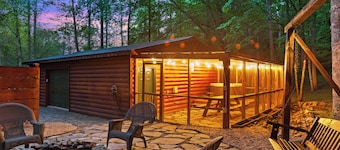 Charming Blue Ridge Cabin! Hot Tub, Hiking, Close to Blue Ridge Attractions!