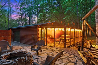 Charming Blue Ridge Cabin! Hot Tub, Hiking, Close to Blue Ridge Attractions!
