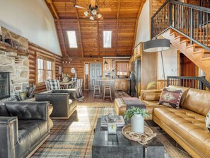 Smart TV, fireplace - Pine Needle by AvantStay | Log Cabin w/Gorgeous View, Hot Tub, Patio& Pool Table (Gatlinburg)