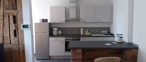 Fridge, stovetop, coffee/tea maker, electric kettle