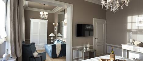 Chambre Double Présidentielle, 1 très grand lit | Vue de la chambre