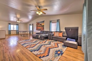 تلفزيون ذكي، ألعاب فيديو، مشغل دي في دي، تنس طاولة