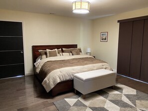 5 bedrooms, desk, iron/ironing board, travel cot