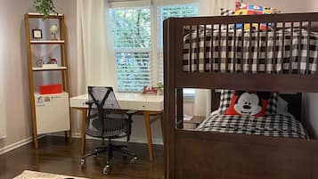 5 bedrooms, desk, iron/ironing board, travel cot
