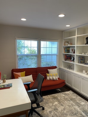 Interior - 4 Bd house/sleeps 9/ near DTLA/Universal/Rose Bowl/garage w/EV charger. (Monrovia)