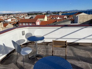 Outdoor dining - Hatckinson-Families app in center, 1 floor +, nice terrace 3 floors (Vodice)