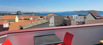 Hatckinson-Families app in center, 1 floor +, nice terrace 3 floors