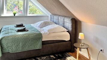 4 Schlafzimmer, Zimmersafe, Schreibtisch, Bügeleisen/Bügelbrett