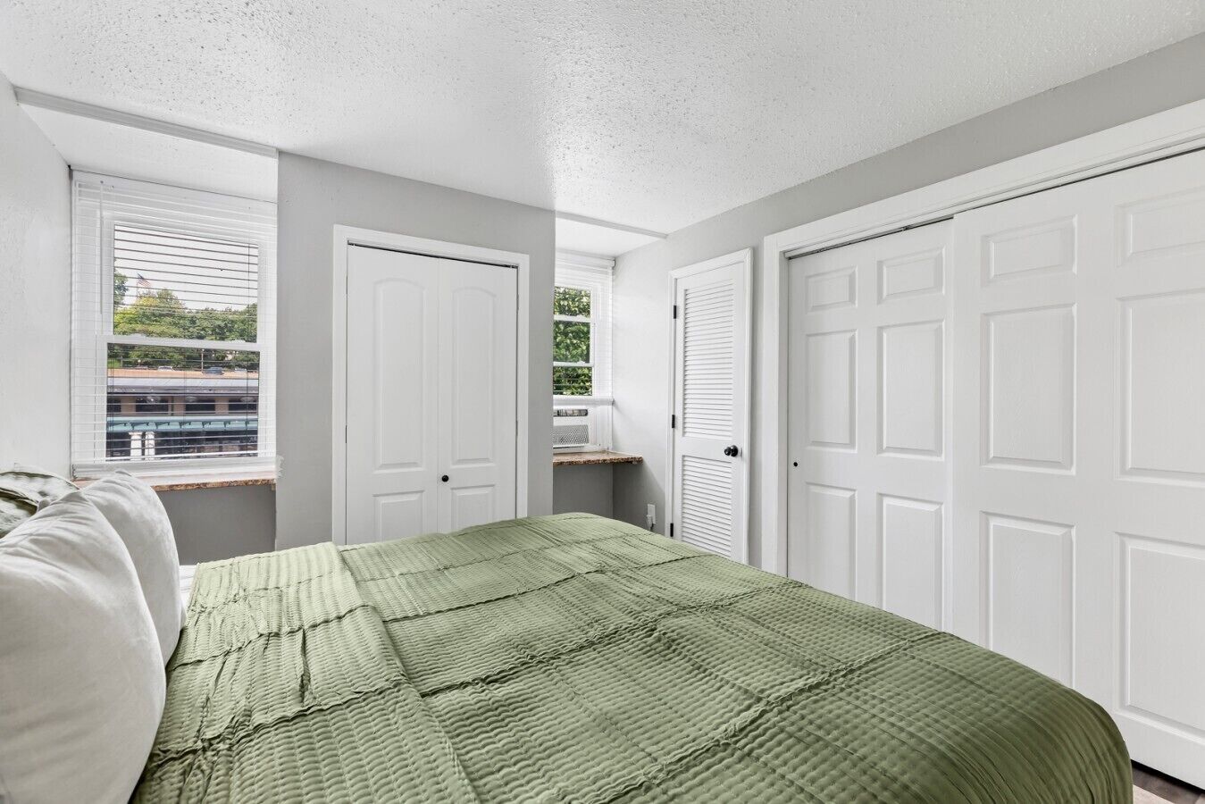 Desk, iron/ironing board, travel crib, WiFi