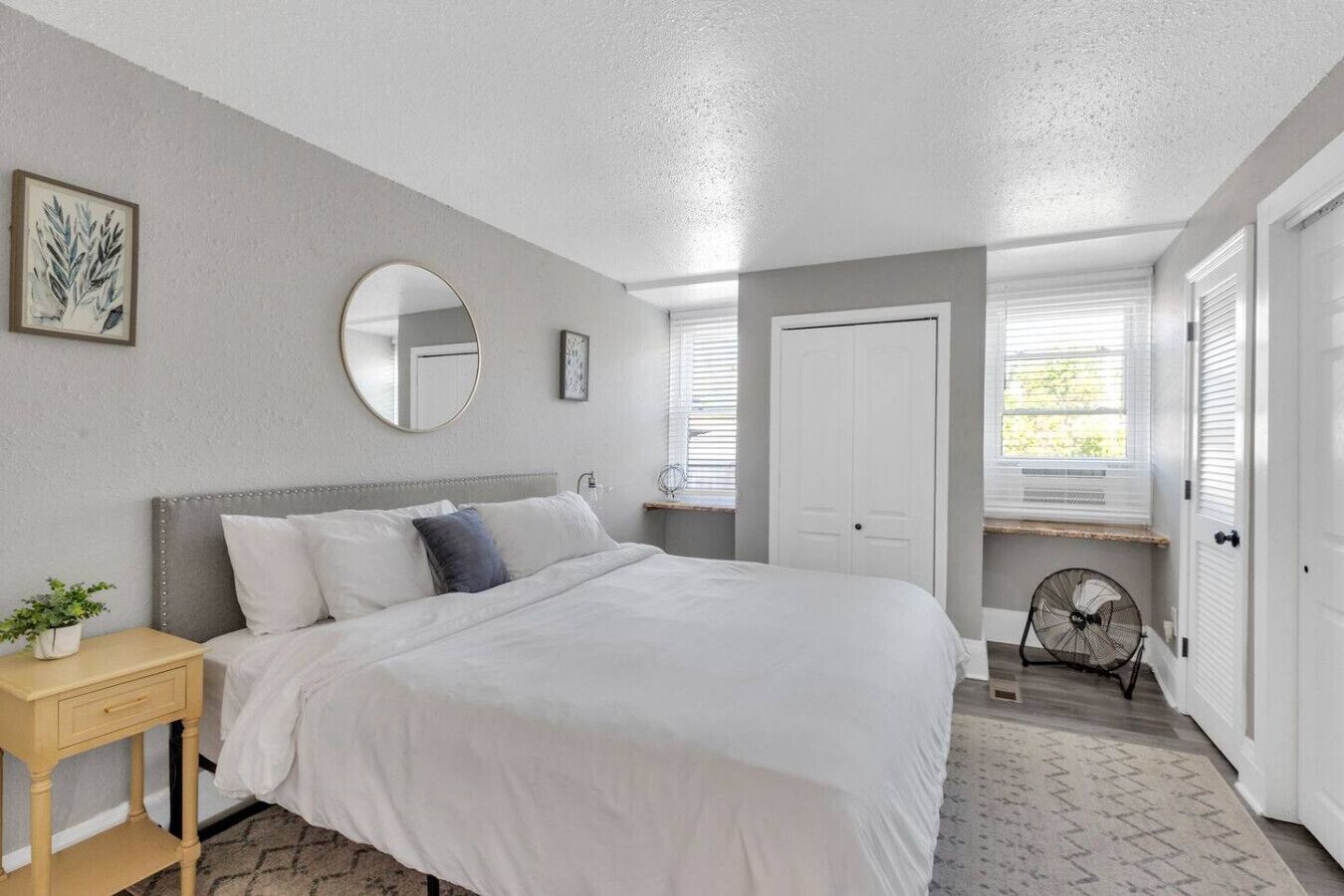 2 bedrooms, desk, iron/ironing board, WiFi